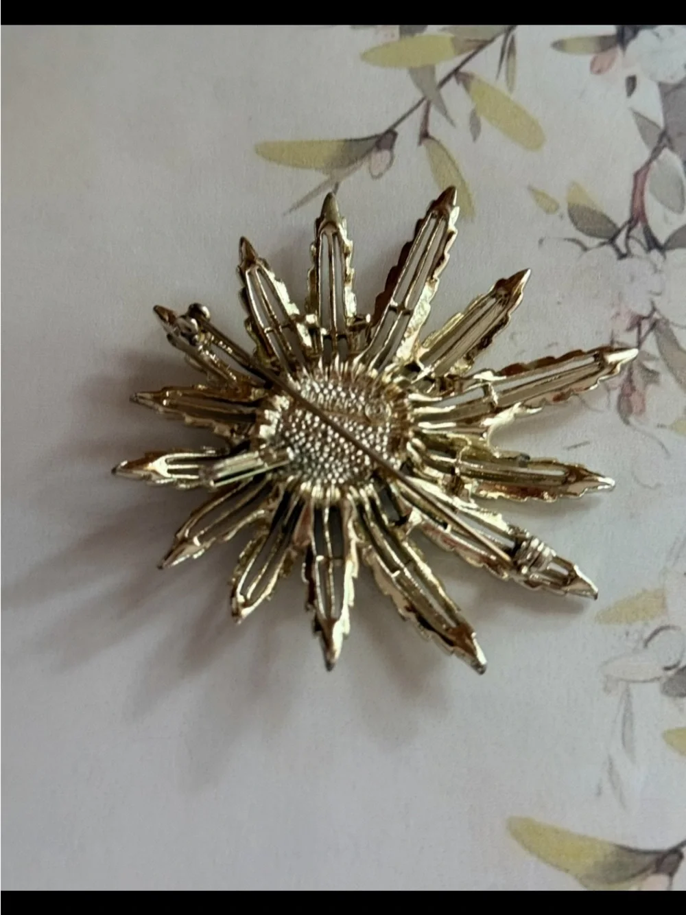 Gold Sunflower Brooch Pin - Elegant Floral Accessory